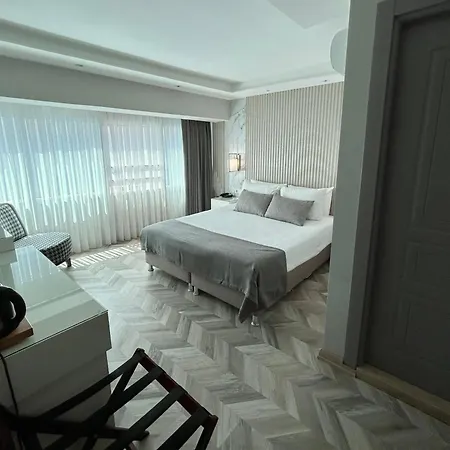 Roomy Nisantasi 3*